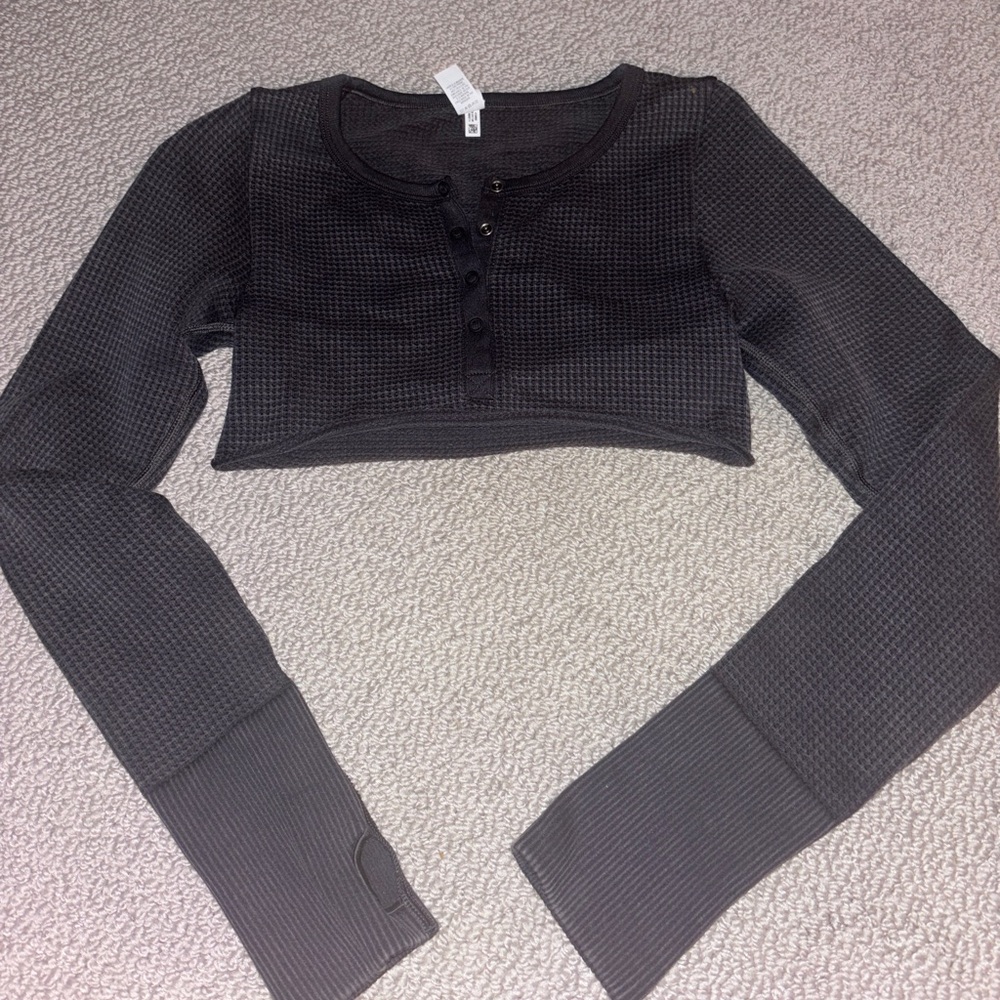 Offline by Aerie Cropped Long Sleeve Dark Gray Button Top Women’s XS